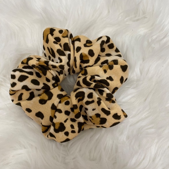 Women's Hair Scrunchie. Leopard Print. Medium. Multicolor. Resortwear. Chic. - Picture 2 of 6